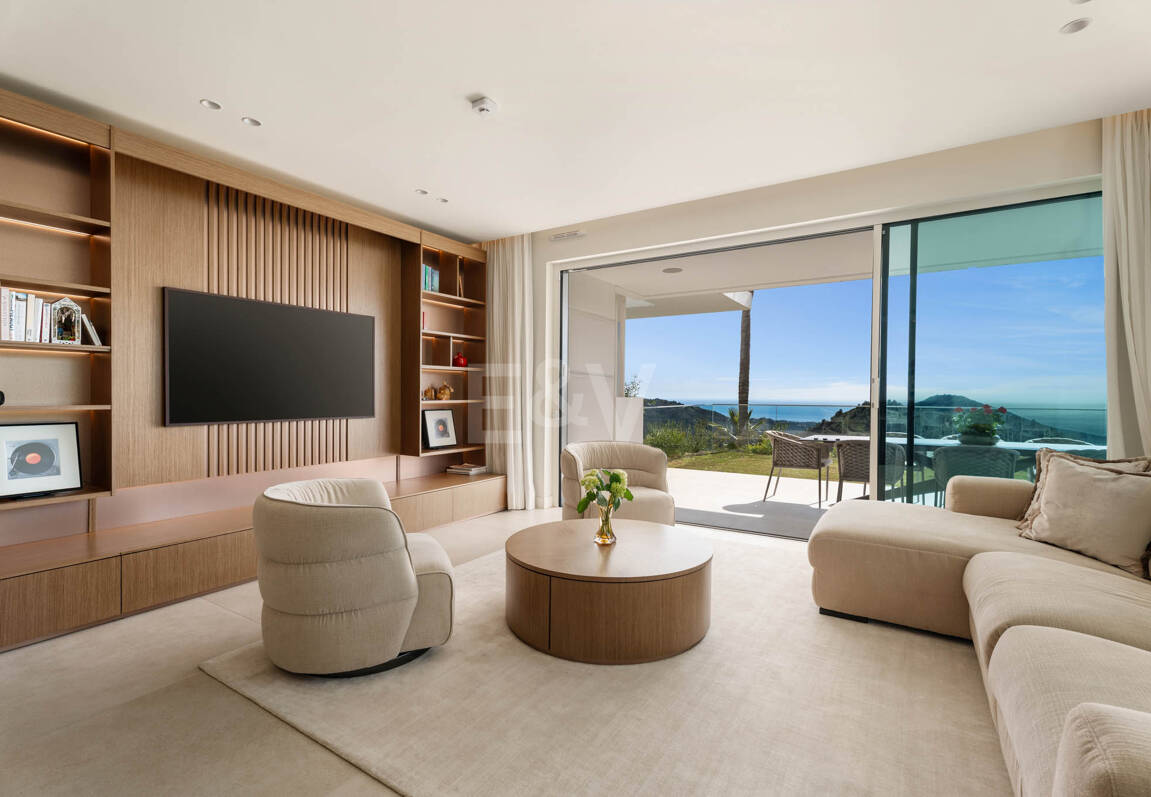 Apartamento con jardín privado en Palo Alto Marbella con vistas panorámicas al mar