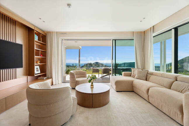 Apartamento con jardín privado en Palo Alto Marbella con vistas panorámicas al mar