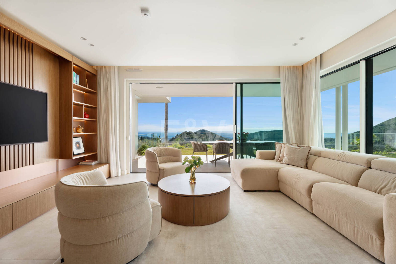 Apartamento con jardín privado en Palo Alto Marbella con vistas panorámicas al mar