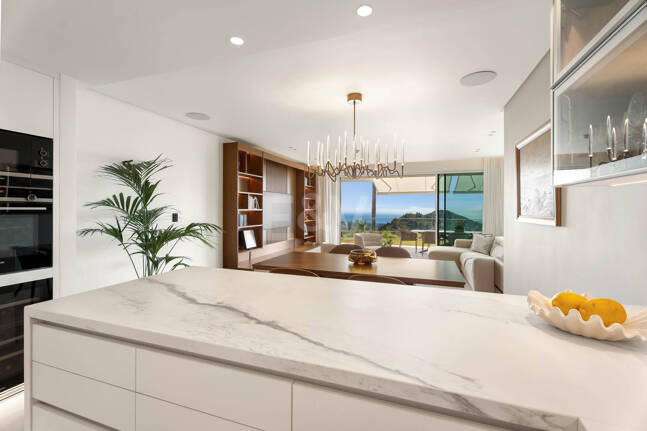 Apartamento con jardín privado en Palo Alto Marbella con vistas panorámicas al mar