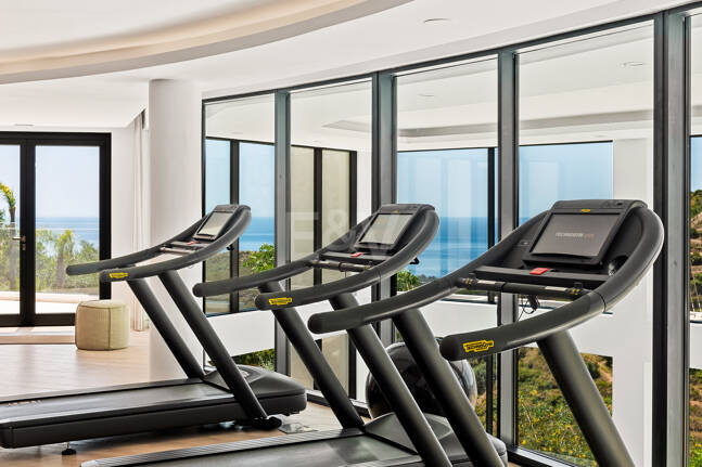 Apartamento con jardín privado en Palo Alto Marbella con vistas panorámicas al mar