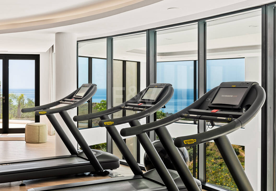 Apartamento con jardín privado en Palo Alto Marbella con vistas panorámicas al mar