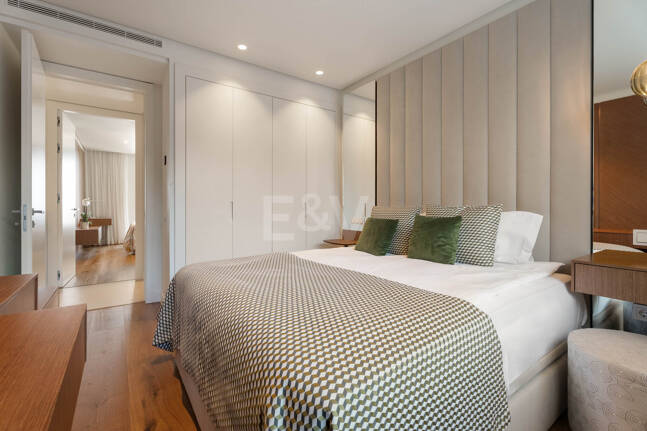 Apartamento con jardín privado en Palo Alto Marbella con vistas panorámicas al mar