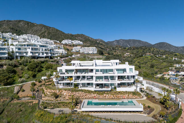 Apartamento con jardín privado en Palo Alto Marbella con vistas panorámicas al mar