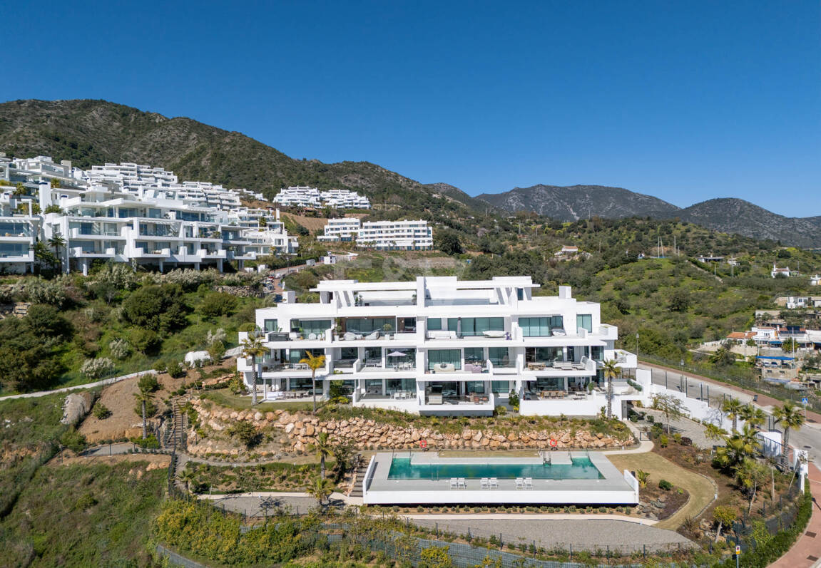 Apartamento con jardín privado en Palo Alto Marbella con vistas panorámicas al mar
