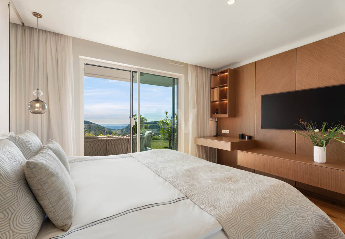 Apartamento con jardín privado en Palo Alto Marbella con vistas panorámicas al mar