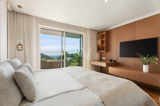 Apartamento con jardín privado en Palo Alto Marbella con vistas panorámicas al mar