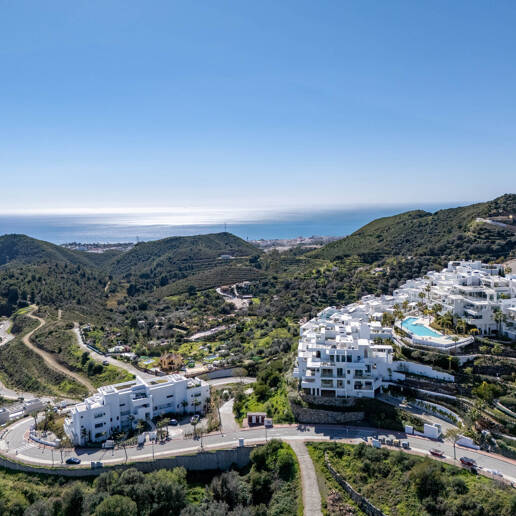 Apartamento con jardín privado en Palo Alto Marbella con vistas panorámicas al mar