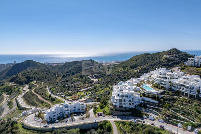 Apartamento con jardín privado en Palo Alto Marbella con vistas panorámicas al mar