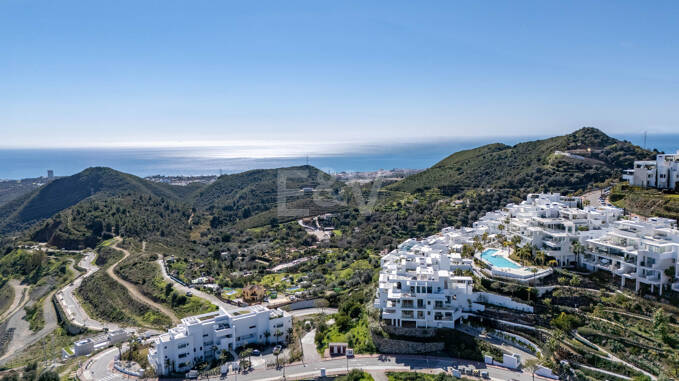 Apartamento con jardín privado en Palo Alto Marbella con vistas panorámicas al mar