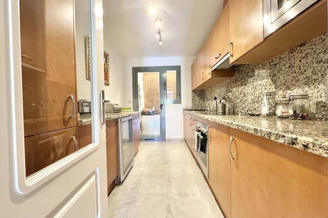 Exclusive Garden Apartment avec vue sur la mer panoramique et le golf