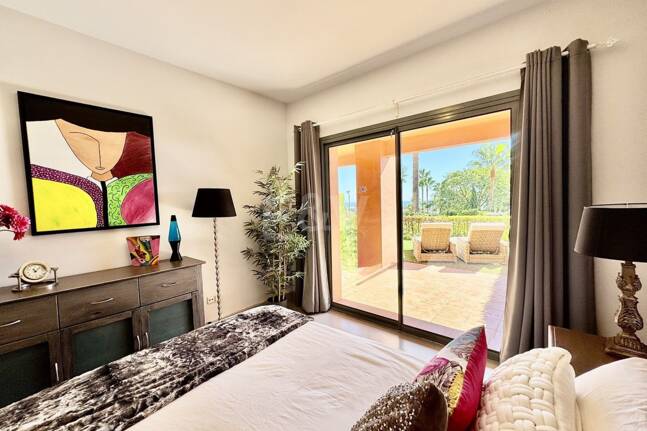 Exclusive Garden Apartment avec vue sur la mer panoramique et le golf