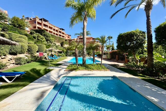 Exclusive Garden Apartment avec vue sur la mer panoramique et le golf