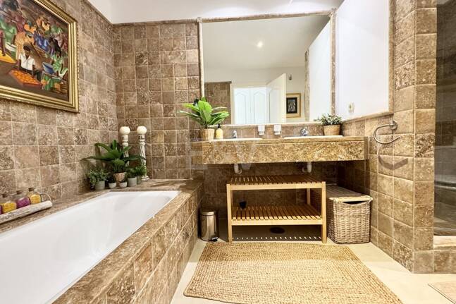 Exclusive Garden Apartment avec vue sur la mer panoramique et le golf