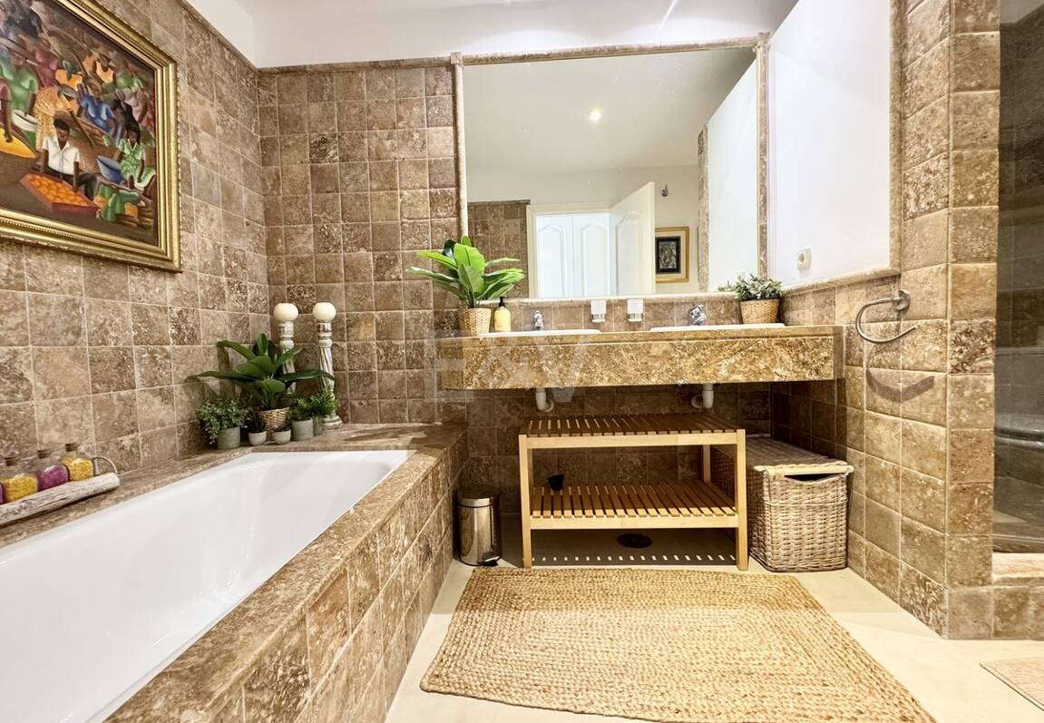 Exclusive Garden Apartment avec vue sur la mer panoramique et le golf