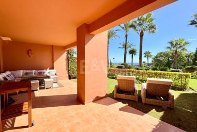 Exclusive Garden Apartment avec vue sur la mer panoramique et le golf