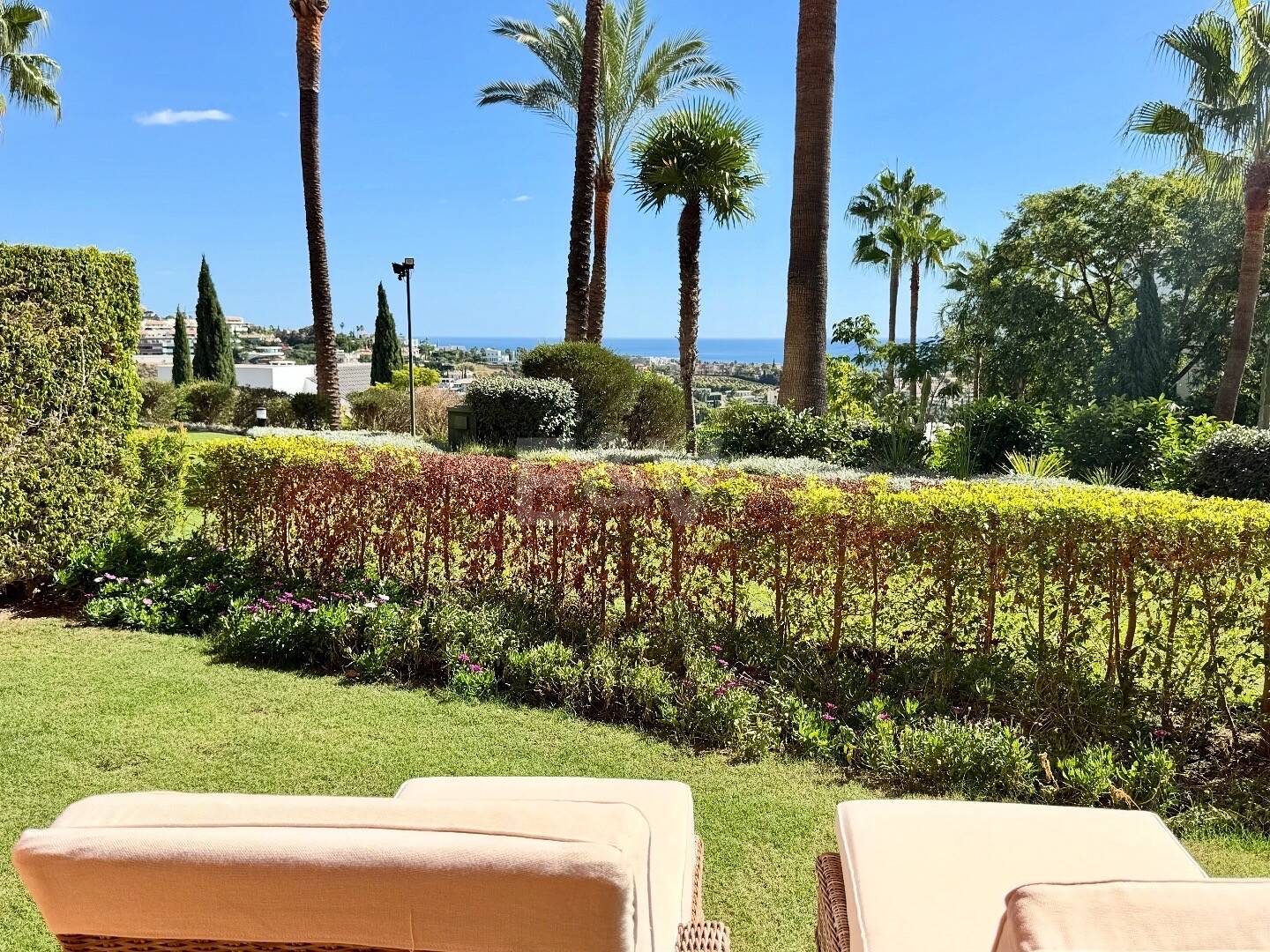 Exclusive Garden Apartment avec vue sur la mer panoramique et le golf
