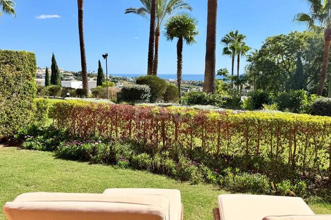 Exclusive Garden Apartment avec vue sur la mer panoramique et le golf