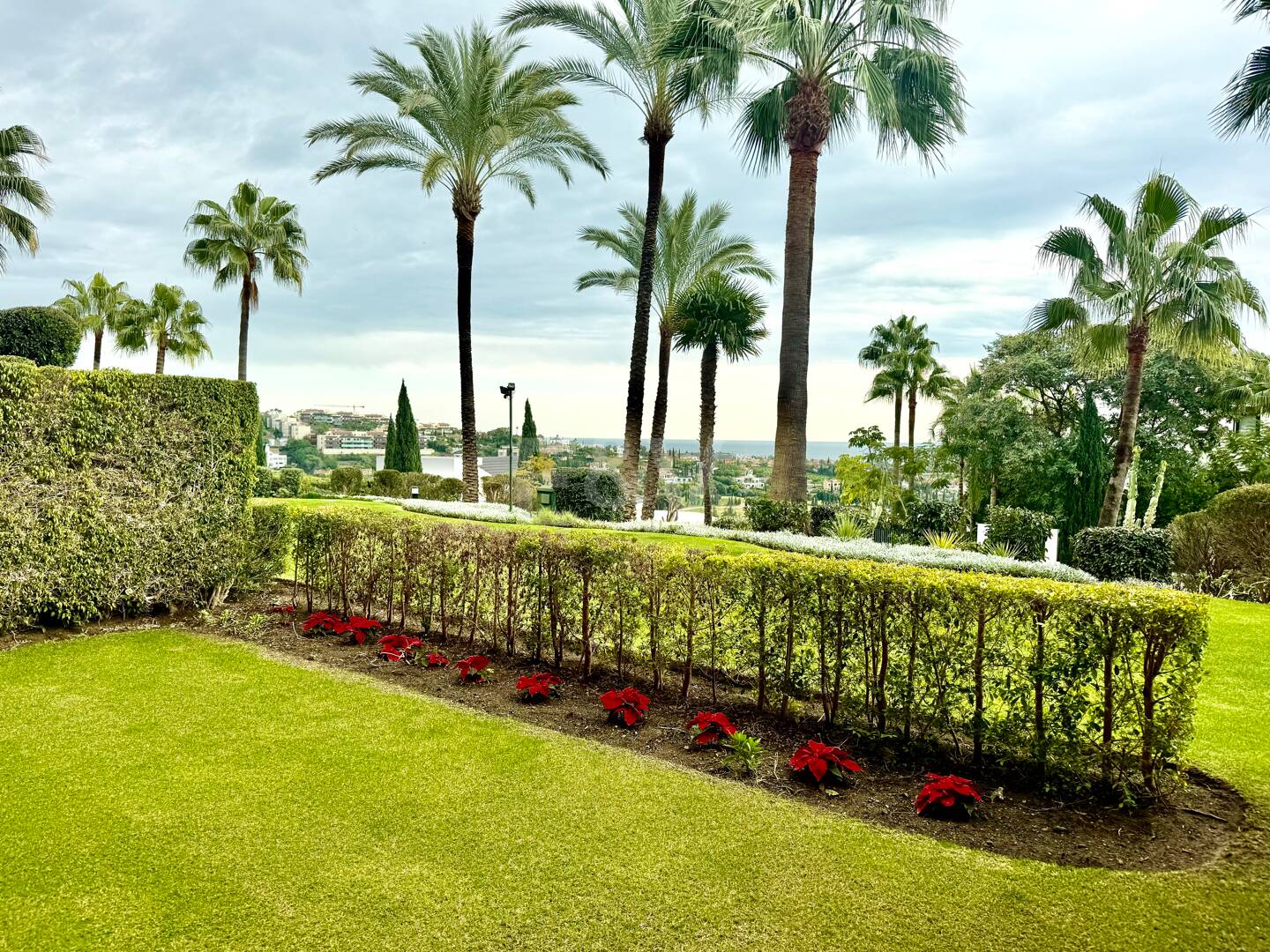 Exclusive Garden Apartment avec vue sur la mer panoramique et le golf