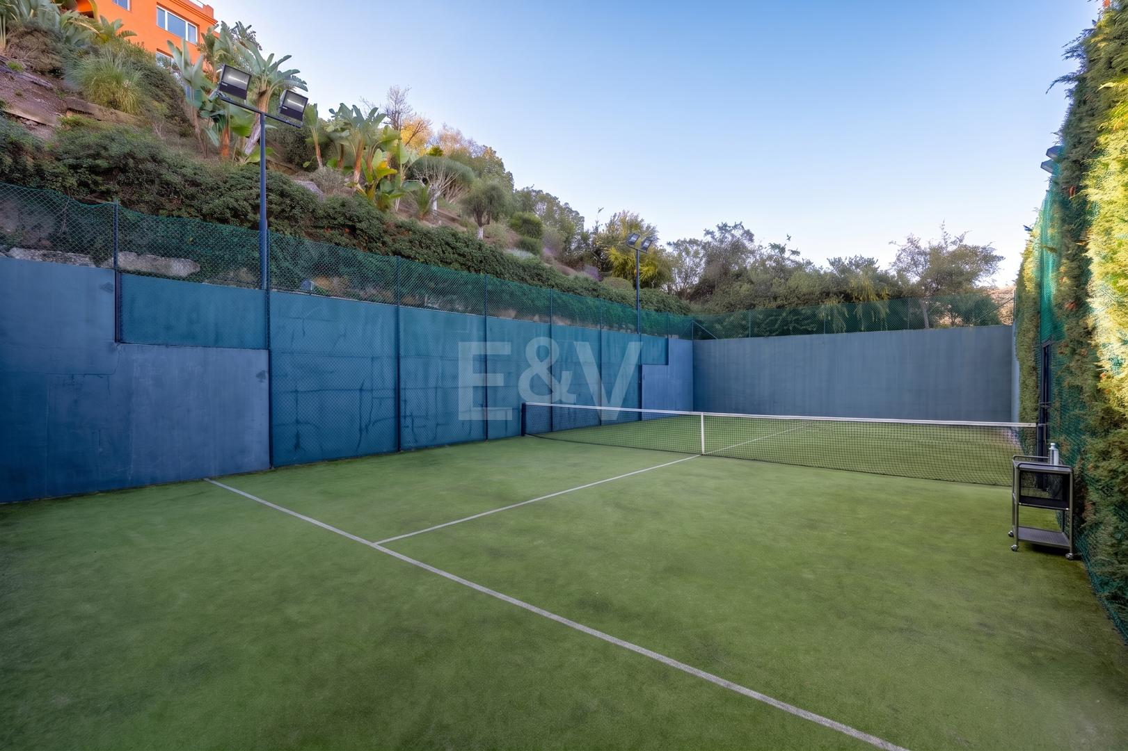 Apartamento con jardín exclusivo y vistas panorámicas al mar y al golf