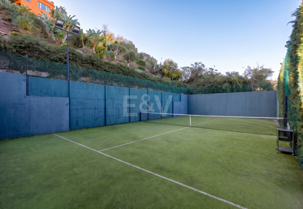 Apartamento con jardín exclusivo y vistas panorámicas al mar y al golf
