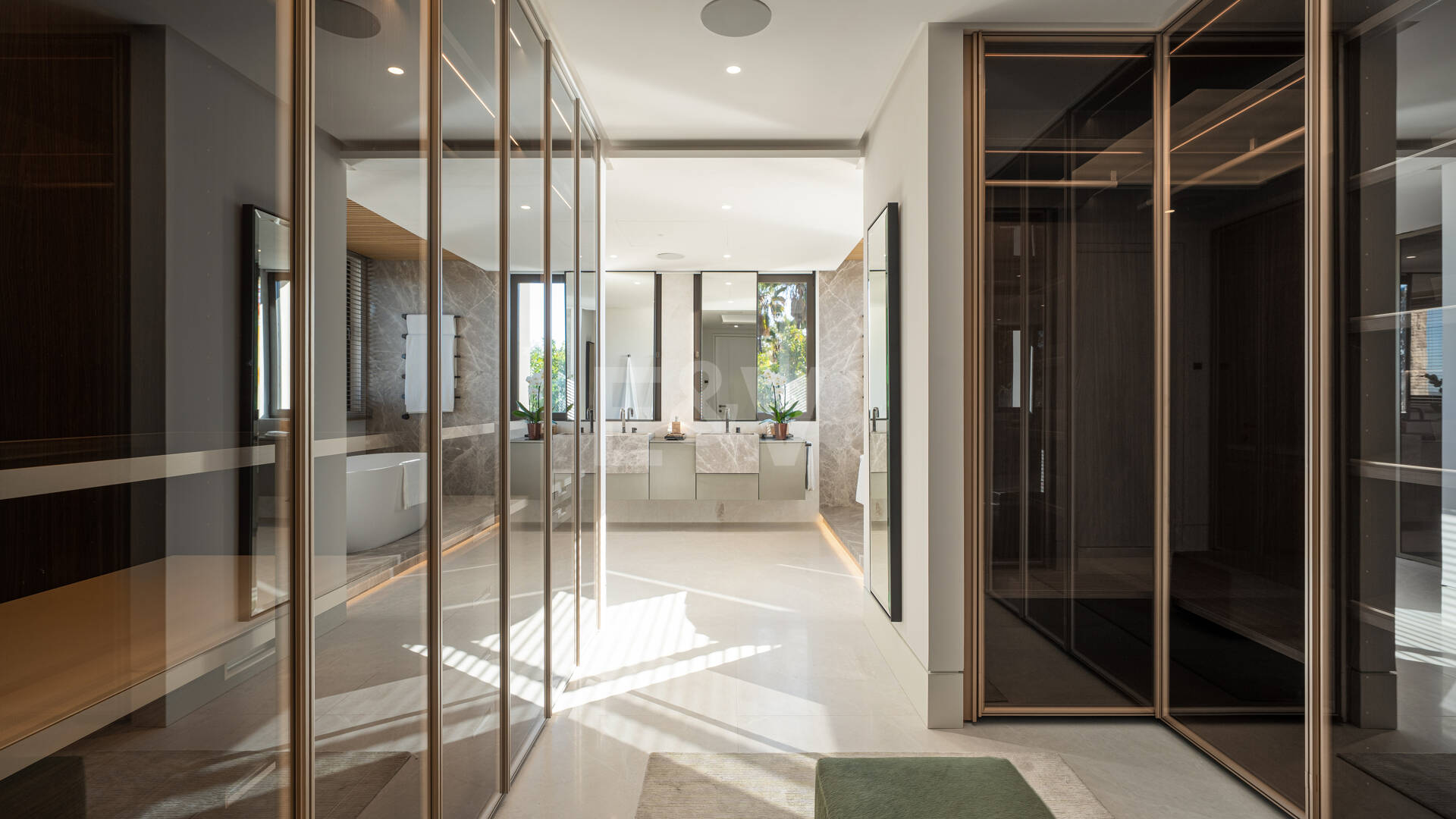 Spektakuläre Neubauvilla mit Meerblick im Marbella Hill Club