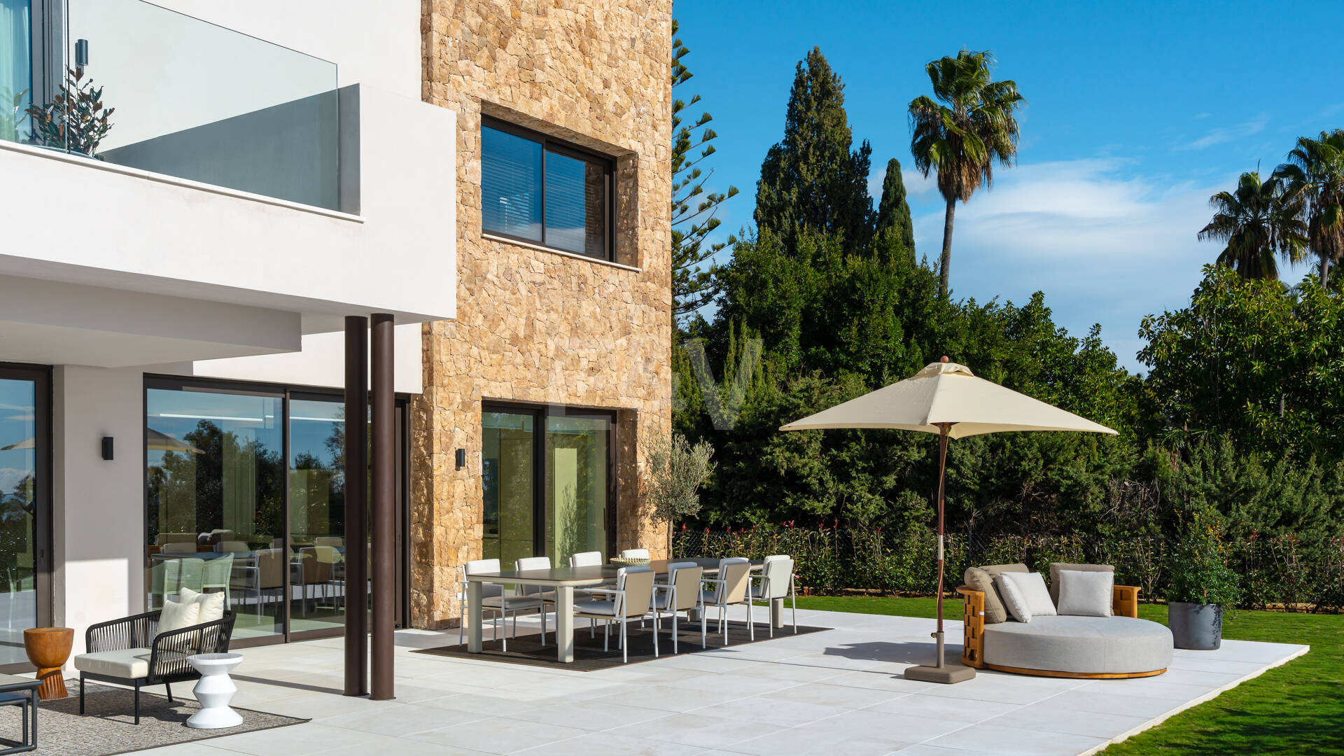 Spektakuläre Neubauvilla mit Meerblick im Marbella Hill Club