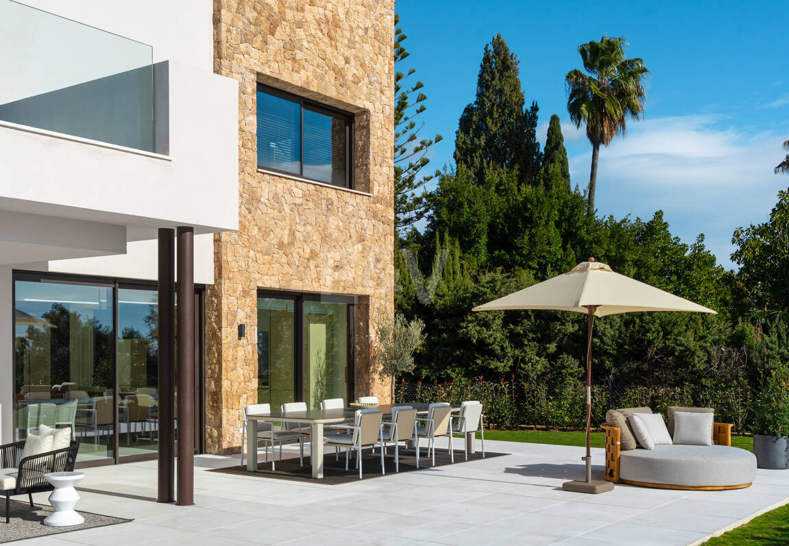 Spektakuläre Neubauvilla mit Meerblick im Marbella Hill Club