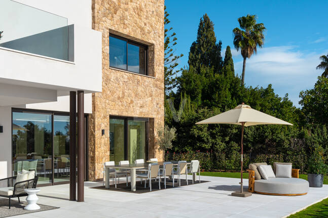 Spektakuläre Neubauvilla mit Meerblick im Marbella Hill Club
