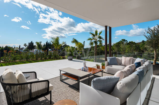 Spektakuläre Neubauvilla mit Meerblick im Marbella Hill Club