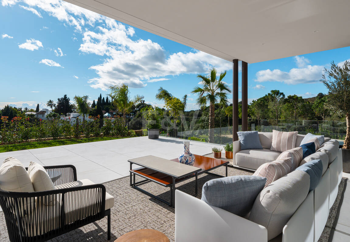 Spektakuläre Neubauvilla mit Meerblick im Marbella Hill Club
