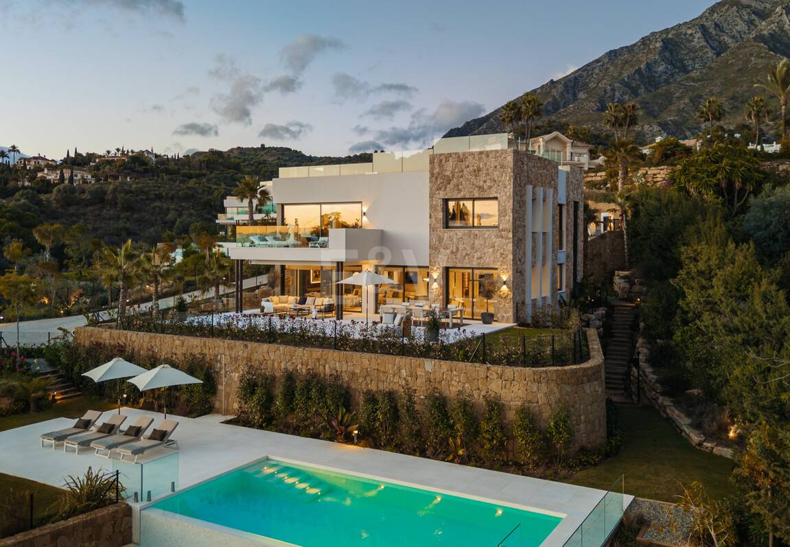 Spektakuläre Neubauvilla mit Meerblick im Marbella Hill Club