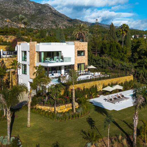 Spektakuläre Neubauvilla mit Meerblick im Marbella Hill Club
