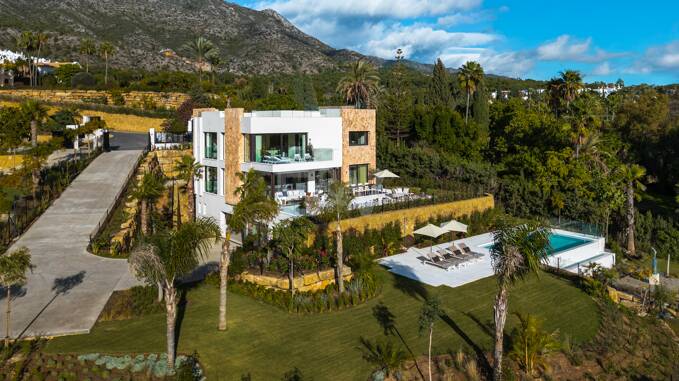 Spektakulär nybyggd villa med havsutsikt i Marbella Hill Club
