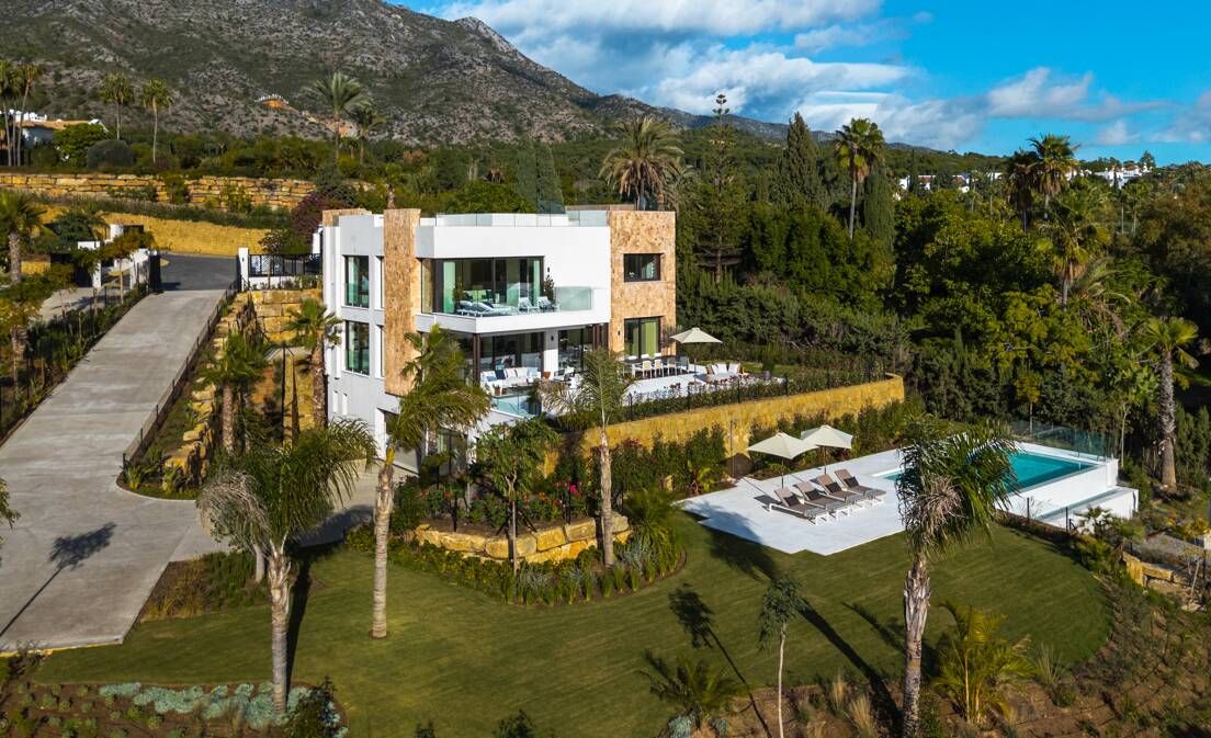 Espectacular villa de nueva construcción con vistas al mar en Marbella Hill Club