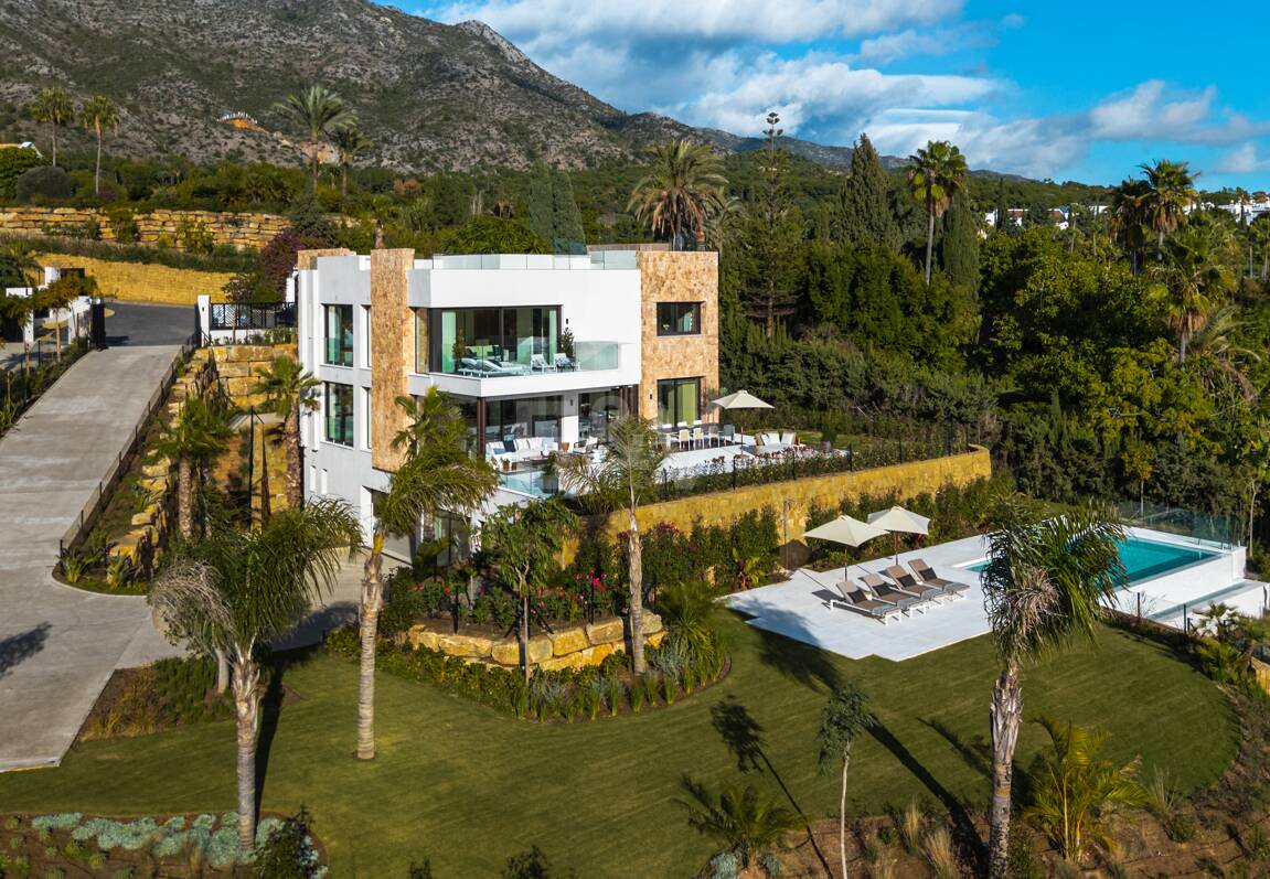 Spektakuläre Neubauvilla mit Meerblick im Marbella Hill Club
