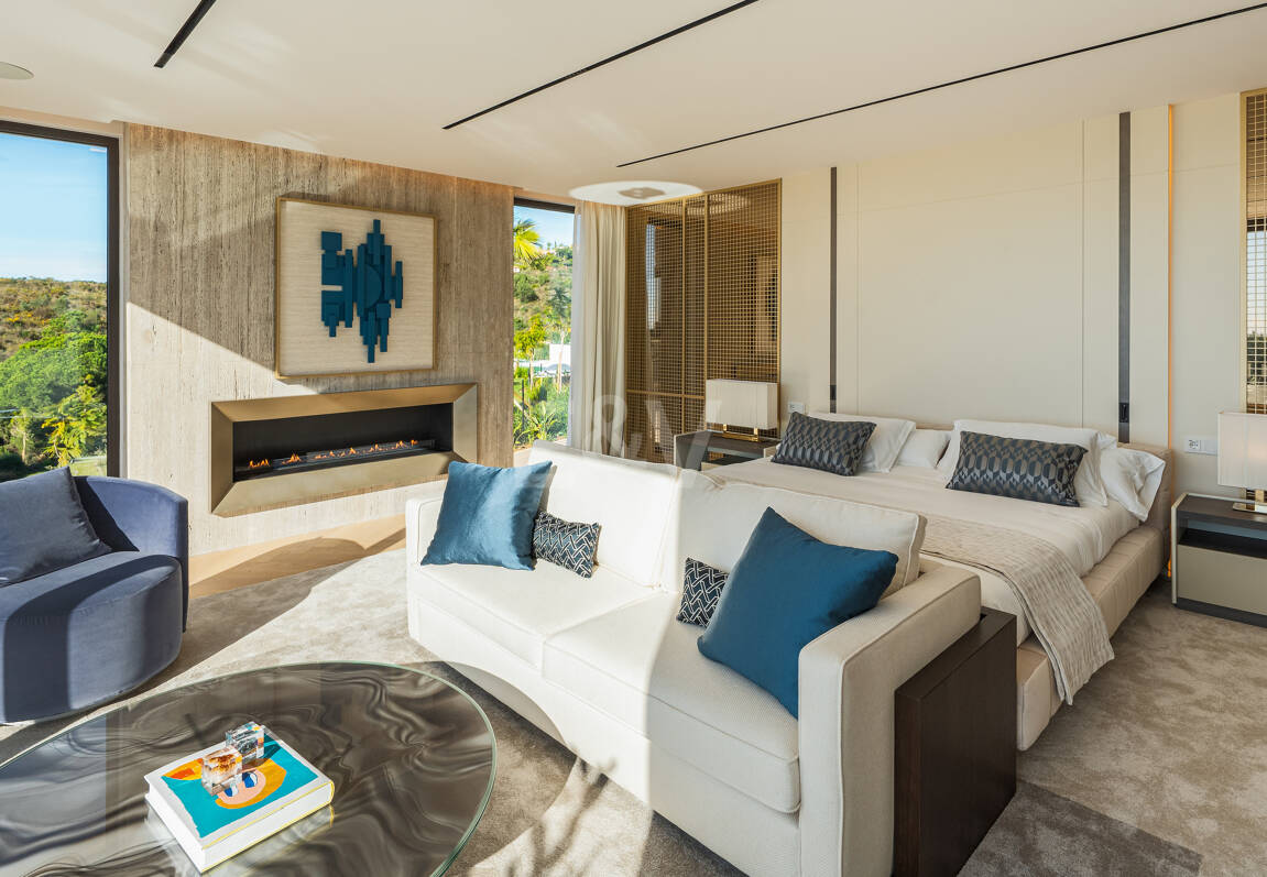 Spektakuläre Neubauvilla mit Meerblick im Marbella Hill Club