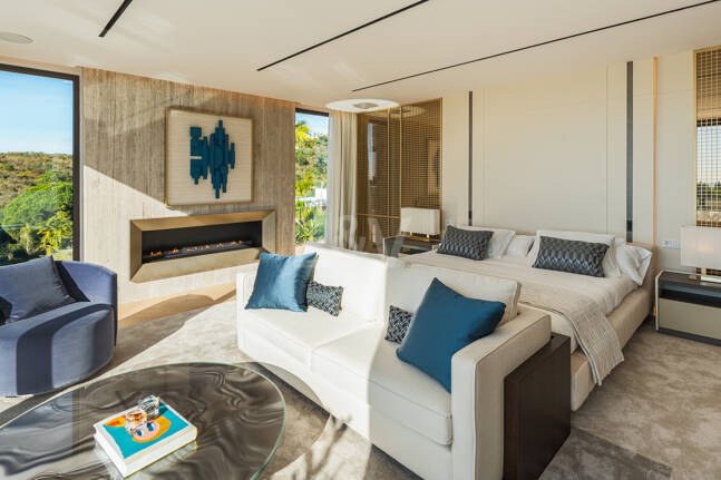 Spektakuläre Neubauvilla mit Meerblick im Marbella Hill Club