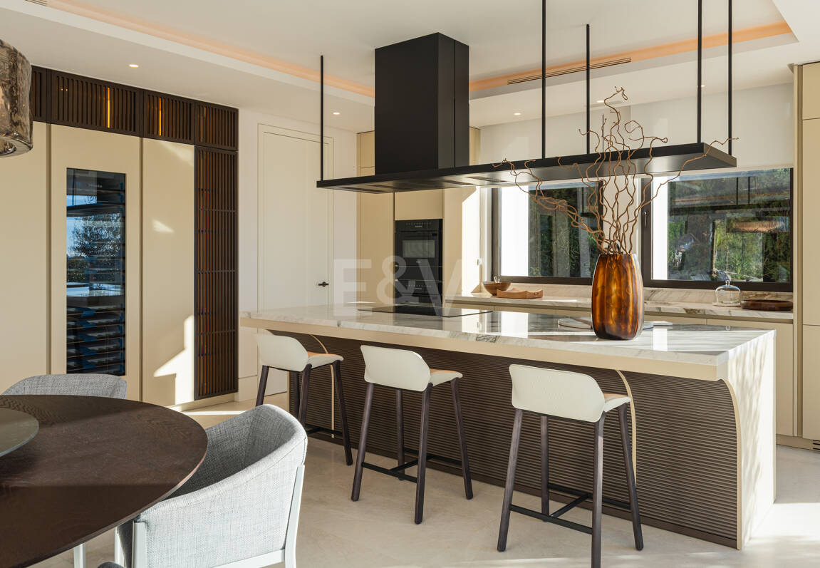 Spektakuläre Neubauvilla mit Meerblick im Marbella Hill Club