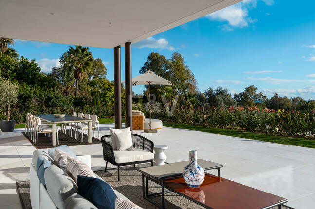 Spektakuläre Neubauvilla mit Meerblick im Marbella Hill Club