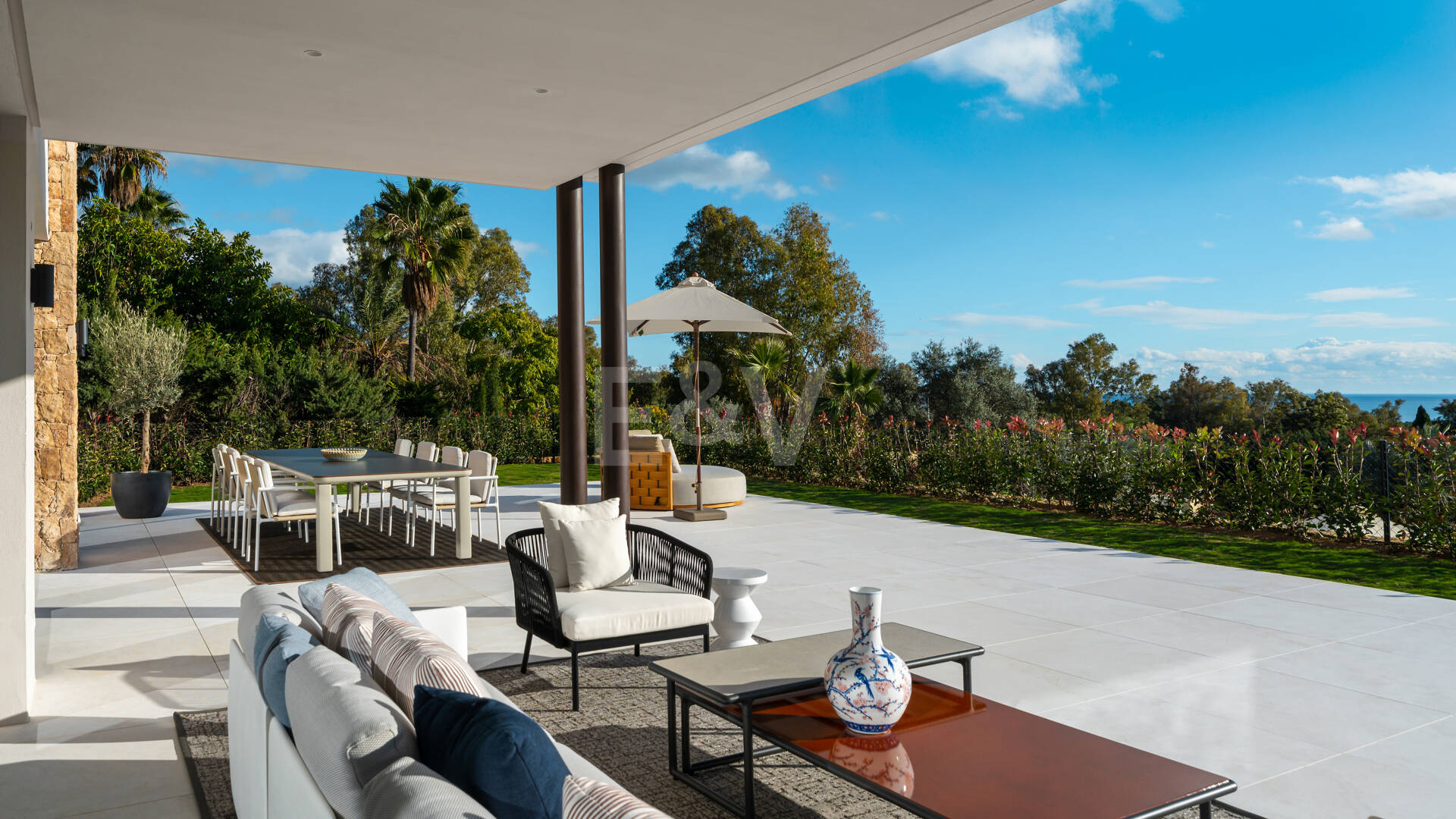 Spektakuläre Neubauvilla mit Meerblick im Marbella Hill Club