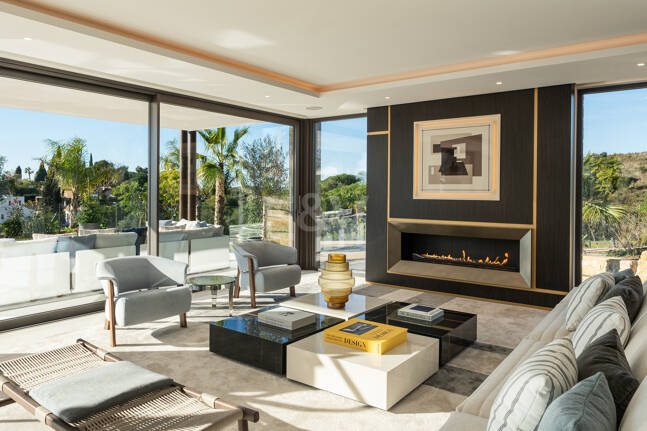 Spektakuläre Neubauvilla mit Meerblick im Marbella Hill Club