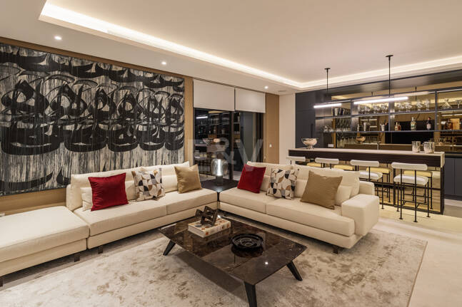 Spektakuläre Neubauvilla mit Meerblick im Marbella Hill Club