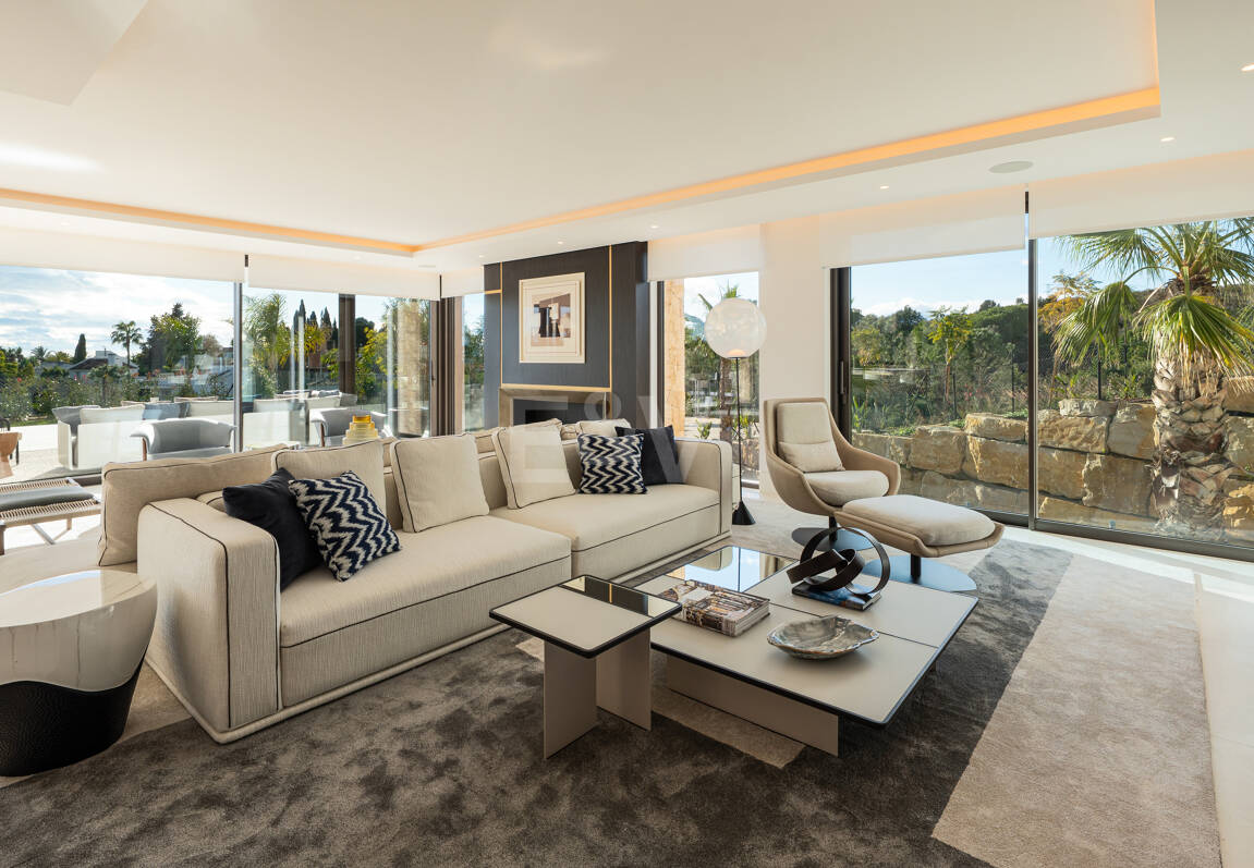 Spektakuläre Neubauvilla mit Meerblick im Marbella Hill Club