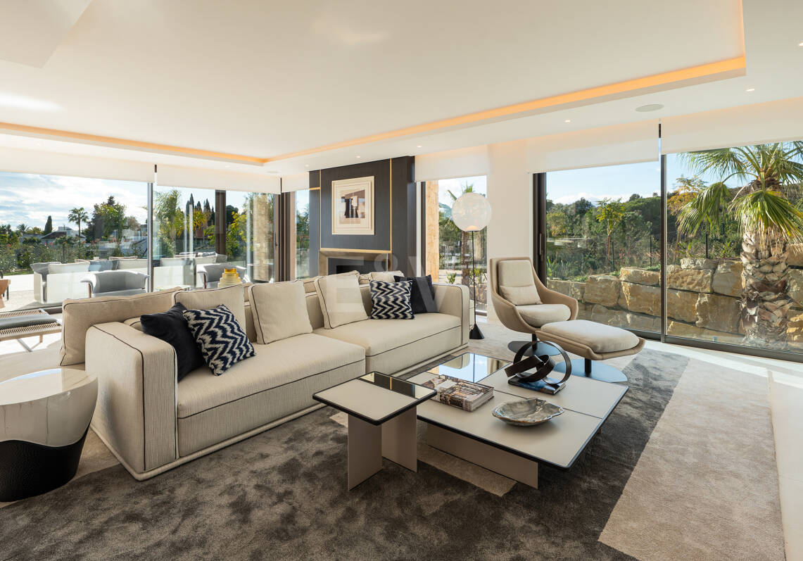 Spektakuläre Neubauvilla mit Meerblick im Marbella Hill Club