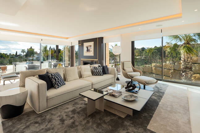 Spektakuläre Neubauvilla mit Meerblick im Marbella Hill Club