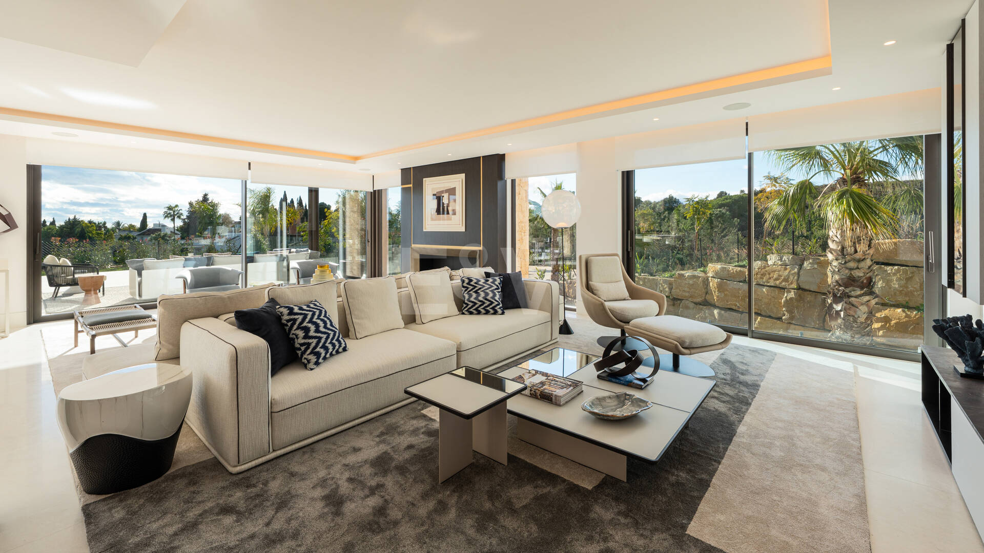 Spektakuläre Neubauvilla mit Meerblick im Marbella Hill Club