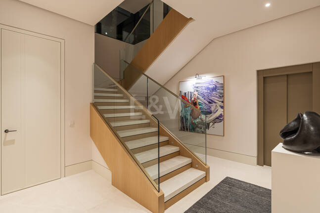 Spektakuläre Neubauvilla mit Meerblick im Marbella Hill Club