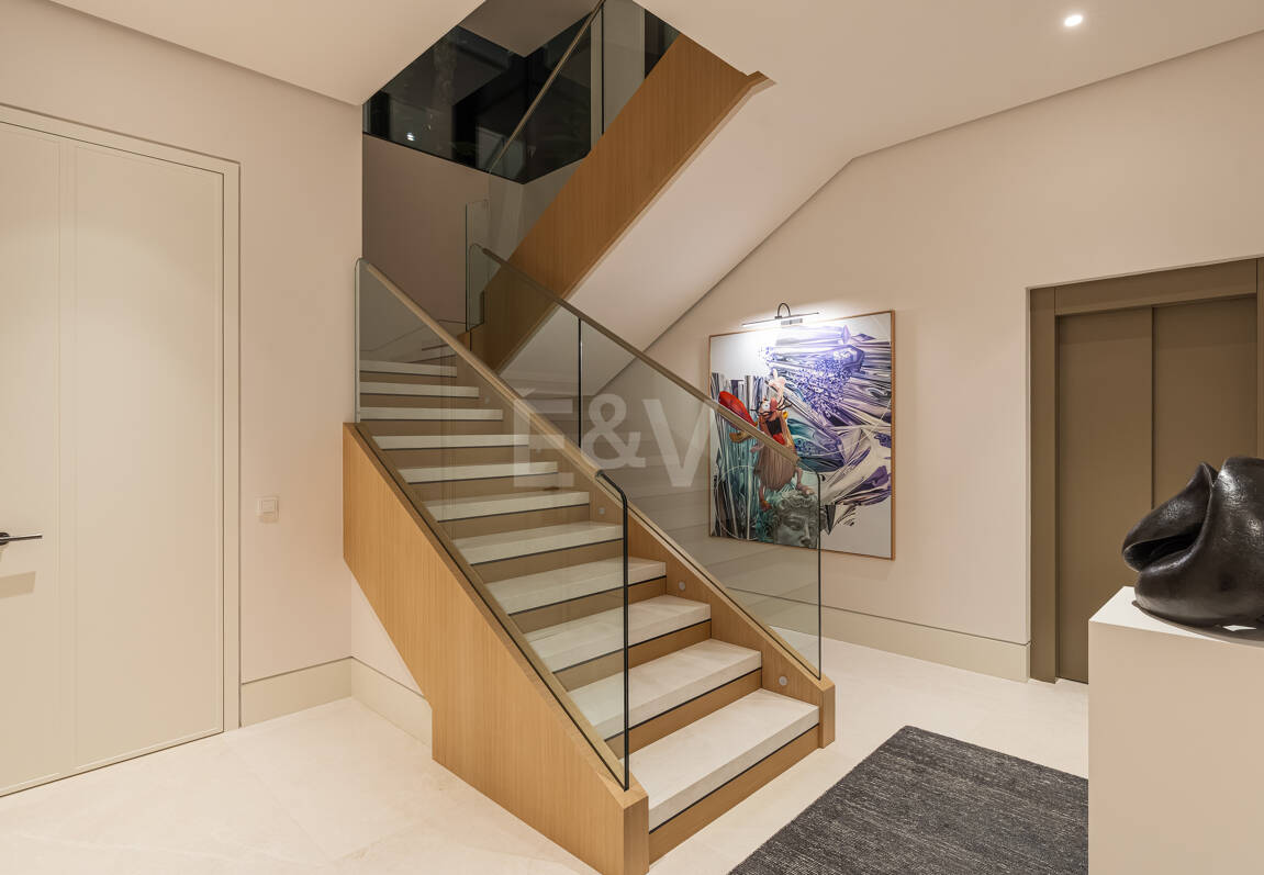 Spektakuläre Neubauvilla mit Meerblick im Marbella Hill Club