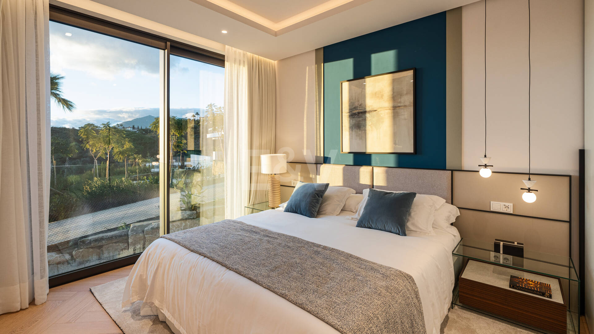 Spektakuläre Neubauvilla mit Meerblick im Marbella Hill Club